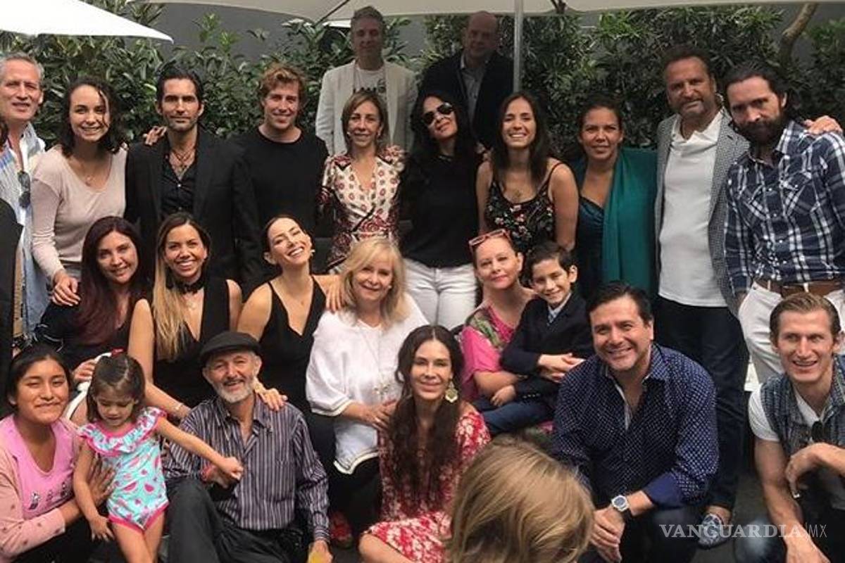 "Menos mal que la locura es lo mío": Claudia Lizaldi hace fiesta de divorcio junto a su ex esposo