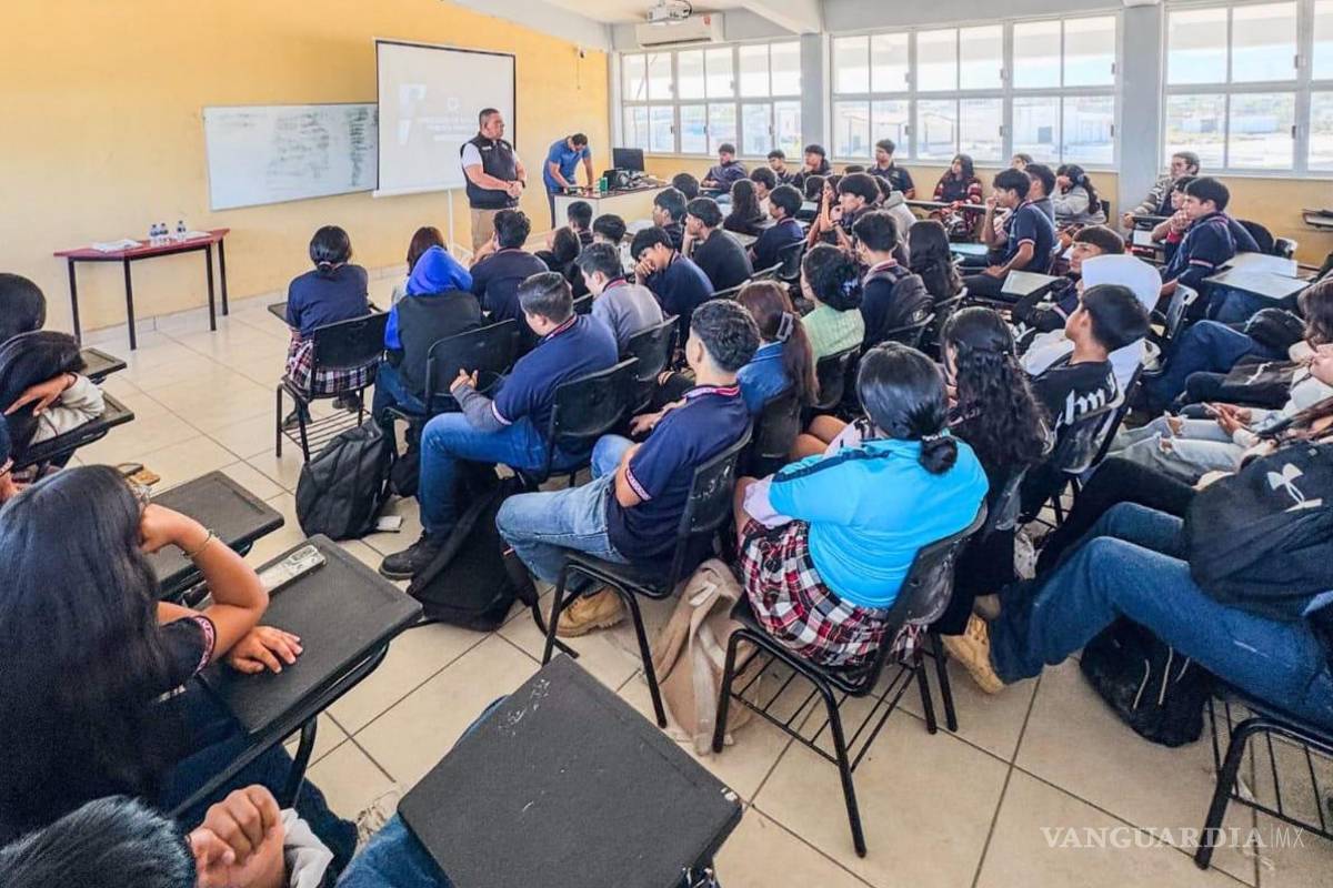 Comisario de Seguridad imparte conferencia a alumnos del Cecytec sobre conductas antisociales