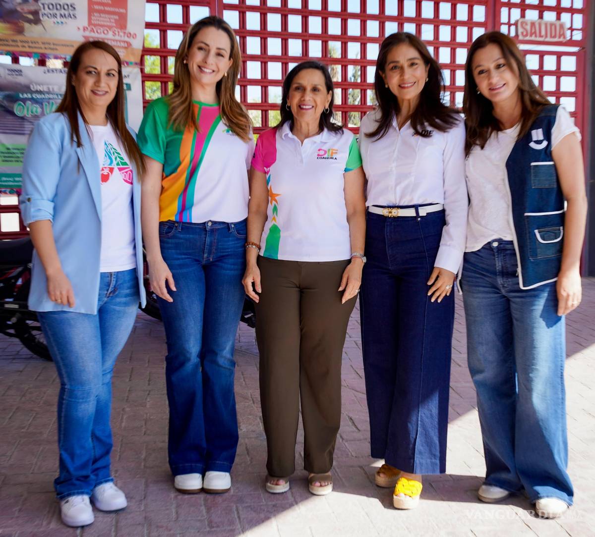 $!Autoridades del DIF Coahuila y de los municipios participantes encabezaron la ceremonia inaugural del encuentro deportivo y cultural.