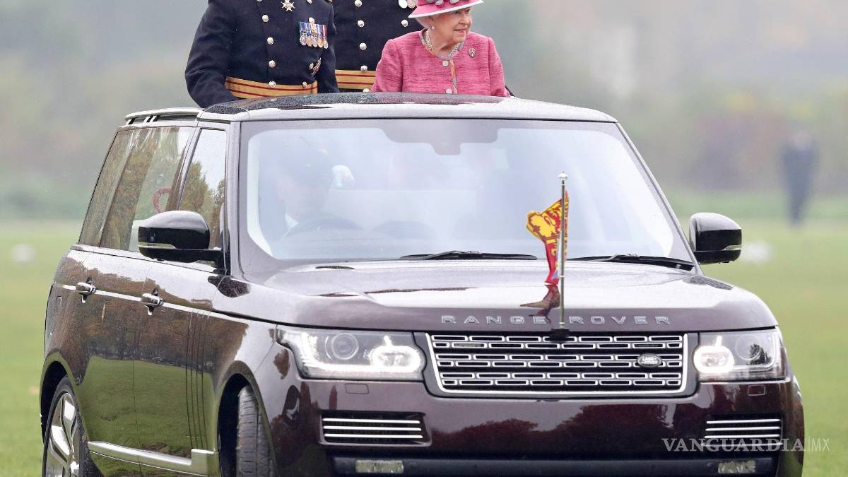 La reina Isabel II y su gusto por los autos; tenía su favorito