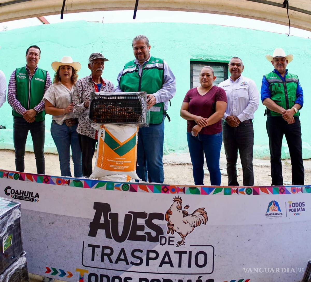 $!Cada una de las 180 familias beneficiadas recibió 10 pollitas Rhode Island Red y alimento para iniciar su crianza.