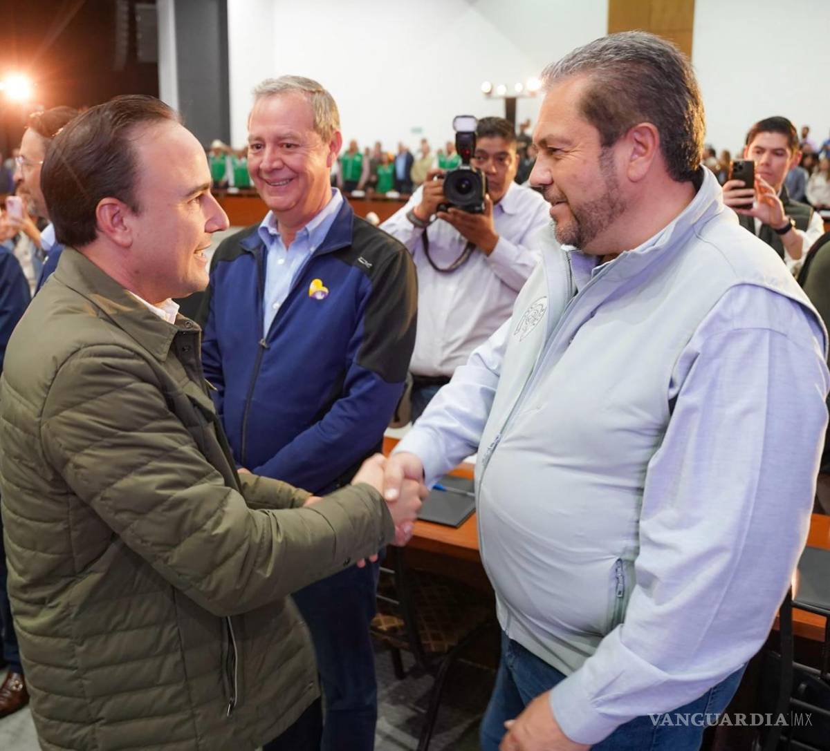 $!El trabajo coordinado con el gobernador Manolo Jiménez ha permitido avances significativos en el empleo y el desarrollo industrial en Ramos Arizpe.