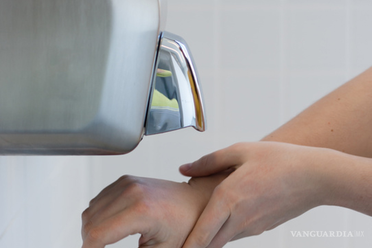 Por qué no deberías usar los seca manos eléctricos