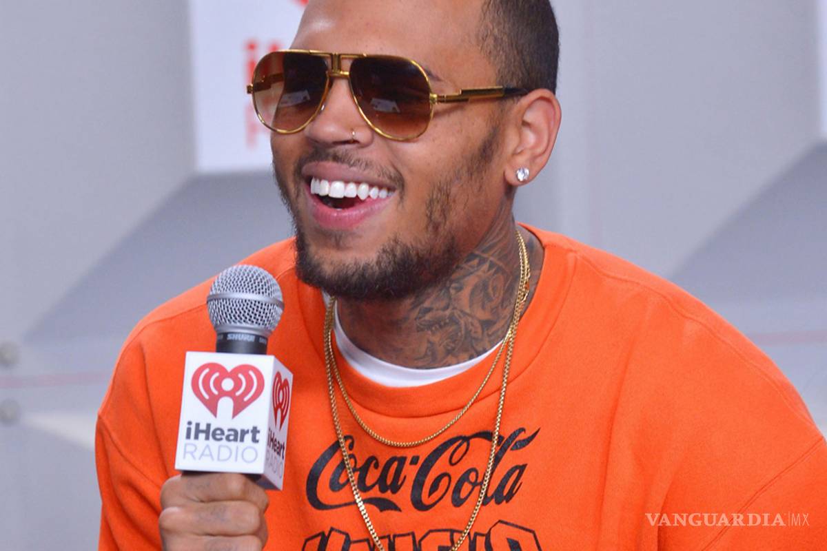 Chris Brown responde e insulta a mujer que lo acusa