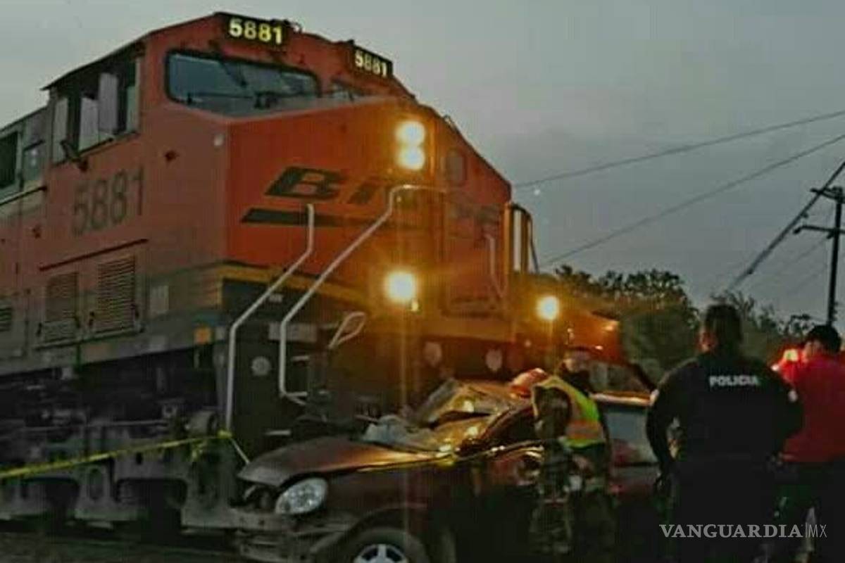 Mueren seis de una familia en choque con tren