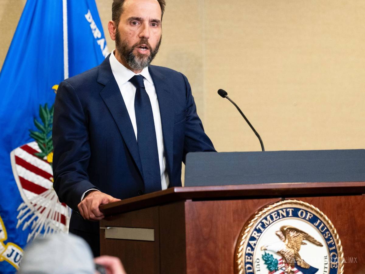 $!El abogado especial Jack Smith realiza una conferencia de prensa para anunciar una acusación contra el expresidente Donald Trump en Washington.