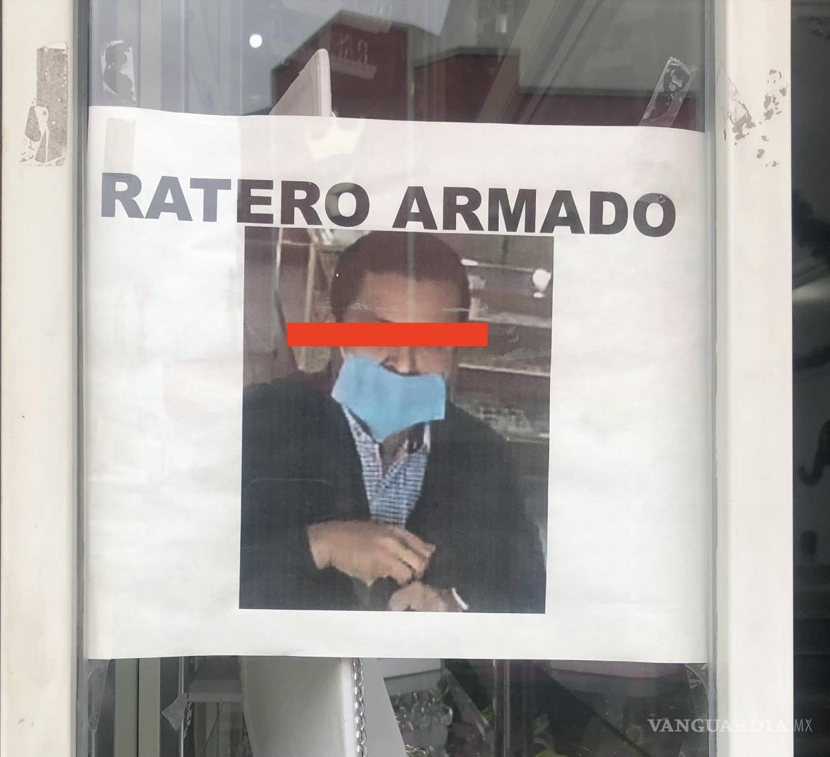 $!¿El muro de la vergüenza? en centro de Saltillo, locatarios exhiben a ladrones y asaltantes