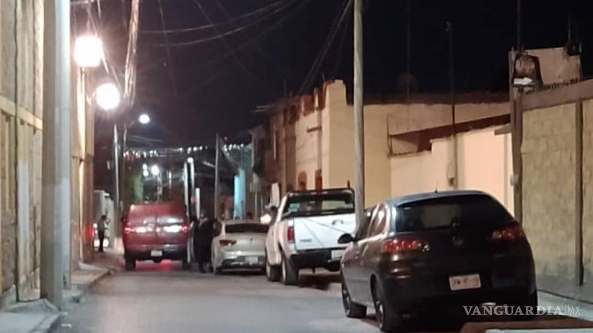 Hallan a vecino muerto por los fétidos olores en la Zona Centro de Saltillo