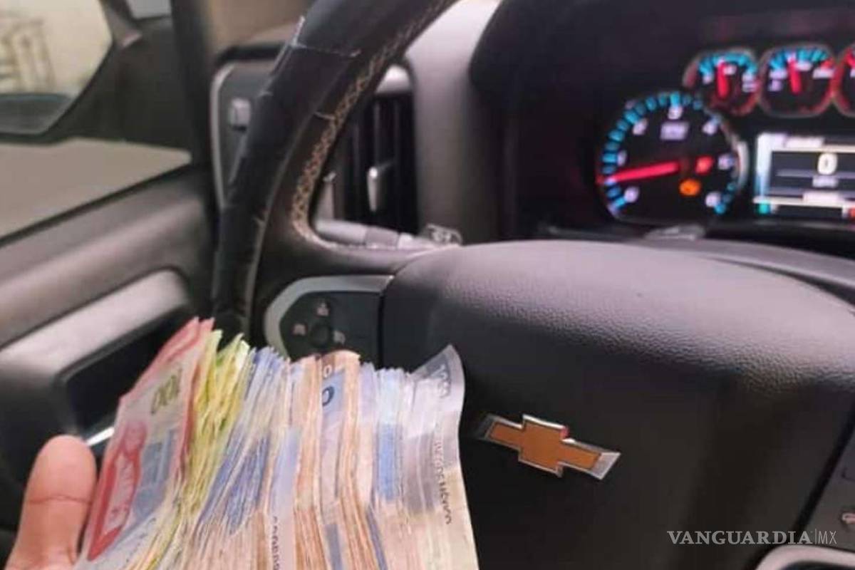 $!En sus redes sociales exhibe grandes cantitades de dinero.