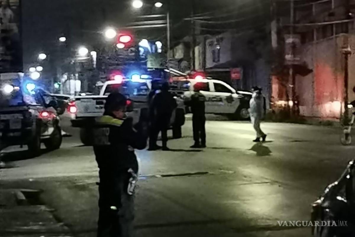 Iba ‘en el cel’, poli municipal detenido tras atropellar y causar la muerte de un peatón en Saltillo