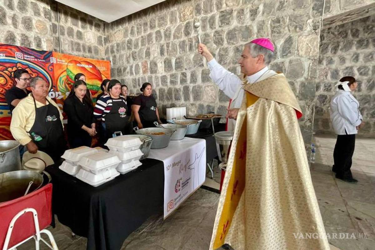 $!Cánticos y música acompañaron la espera de los asistentes en la décima edición de la Mega Reliquia.