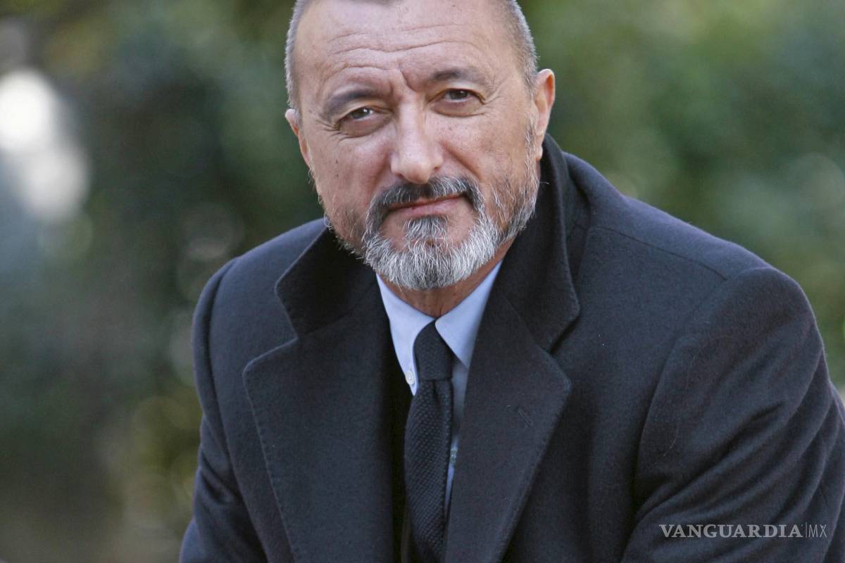 Adelanta Pérez-Reverte que la RAE aceptará "iros" como imperativo