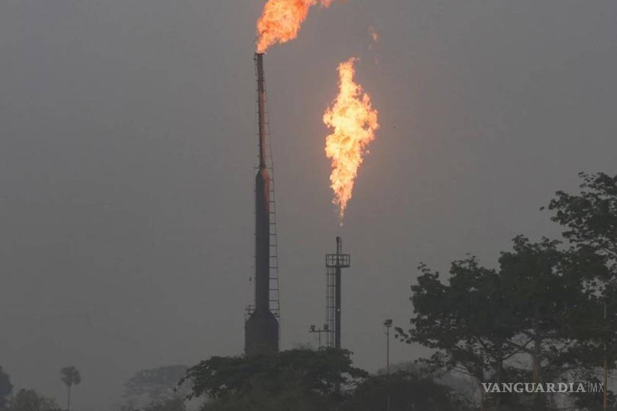 Pemex aumentó la quema de gas en campo Ixachi, pese a que prometió detener esa práctica