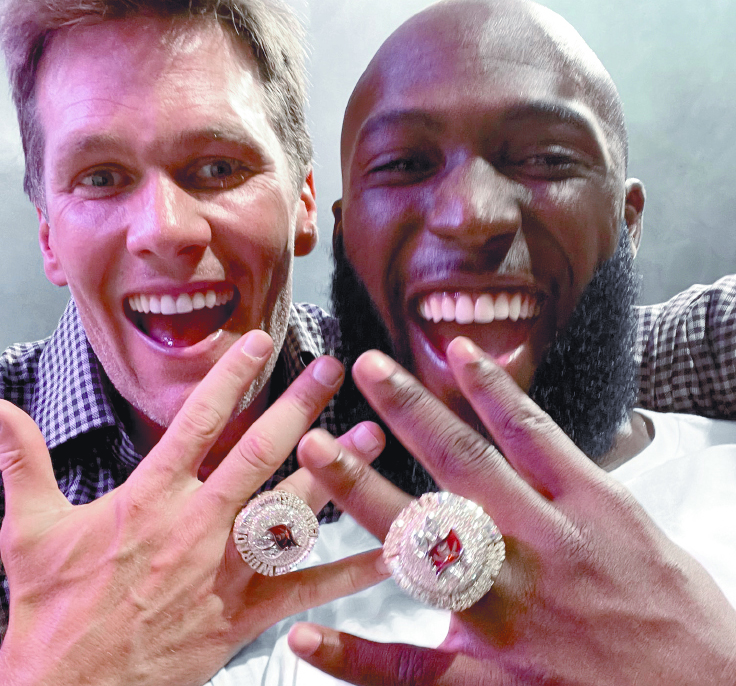 Brady y los Bucs presumen anillos de campeones del SB LV