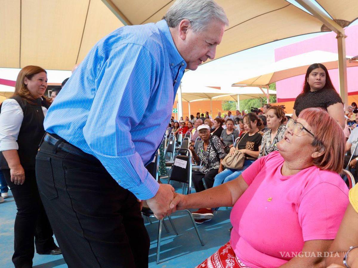 $!El alcalde Chema Fraustro expresó su compromiso con el bienestar de los ciudadanos, especialmente en asuntos tan fundamentales como la salud.