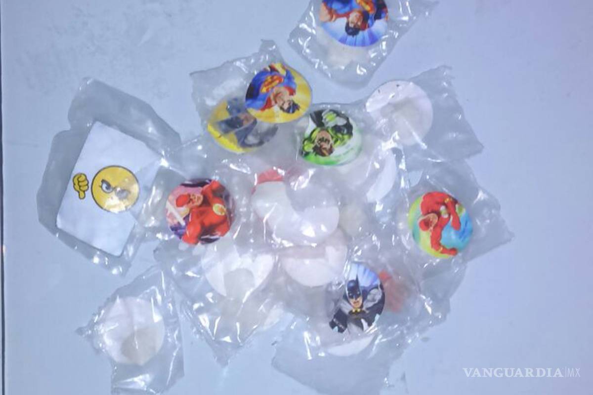 Detienen en Saltillo a hombre con ‘súper droga’; la envolvía con calcas de héroes