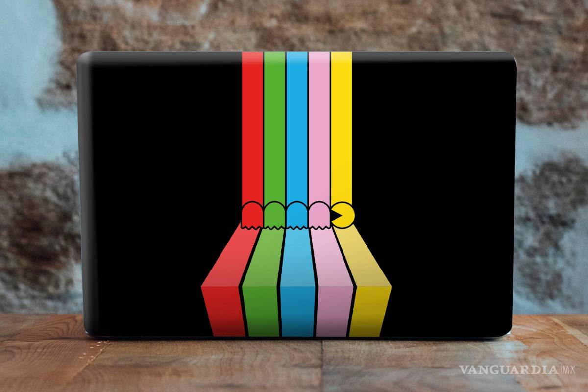 $!Pacman, clásico inmortal, presente también en la decoración del ordenador. Foto Tenvinilo