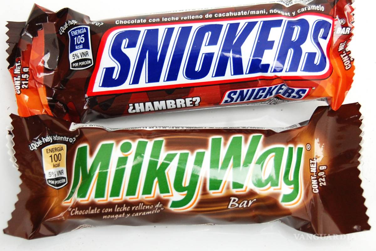 Retiran Snickers y Milky Way de 55 países por hallazgo de plástico en barrita