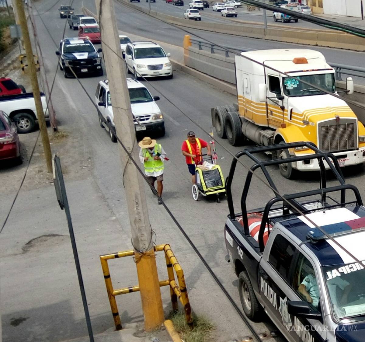$!Peregrino polaco pasa por Monclova y Castaños