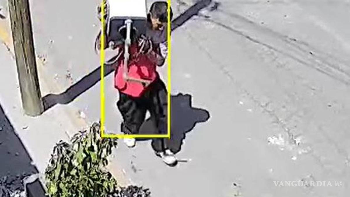 Captan a dos sujetos robando en vivienda de la colonia La Palma, en Saltillo