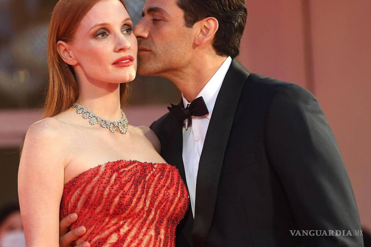 ¡Suben la temperatura! Jessica Chastain y Oscar Isaac se roban las miradas en Venecia