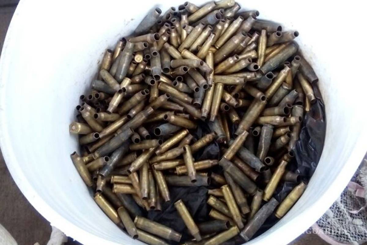 Hallan cubeta llena de balas en puente de Saltillo