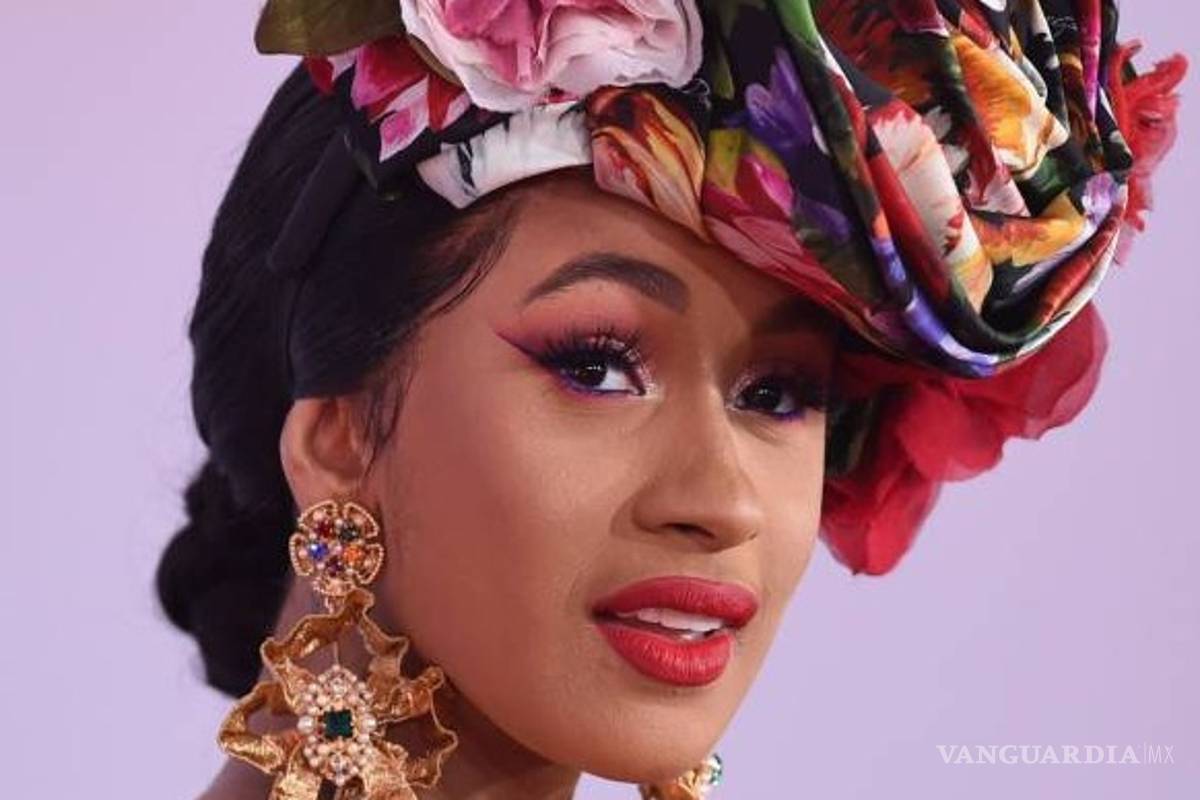 Cardi B rinde homenaje a Camilo Sesto cantando en sus stories
