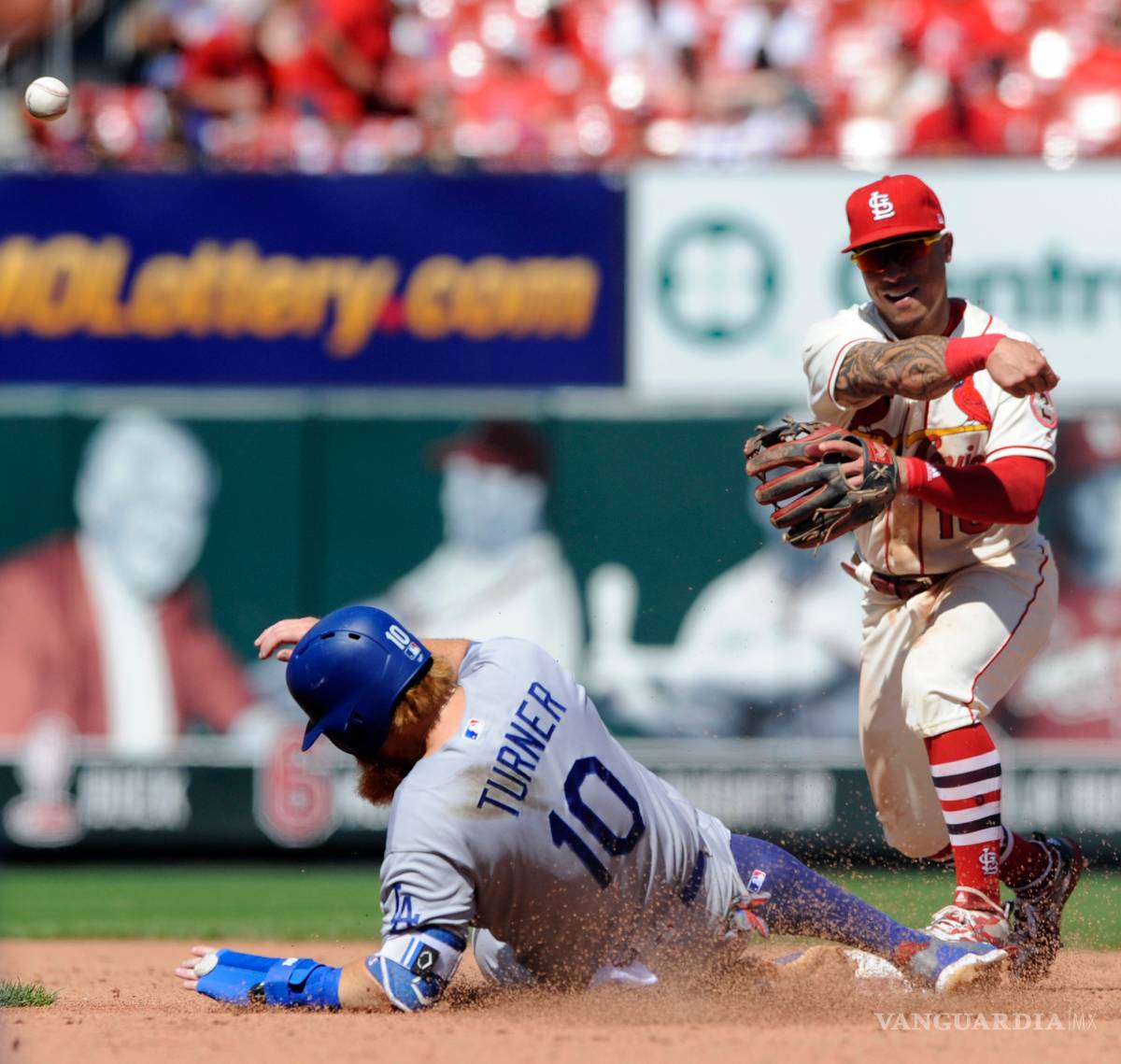 $!¡¿De qué estás hecho Puig?! El cubano pega tres 'bombazos' para dar paliza a los Cardenales