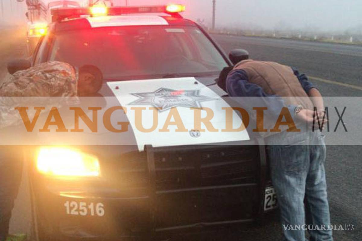 $!Secuestran a operador de transporte en Saltillo para robarle cargamento de láminas