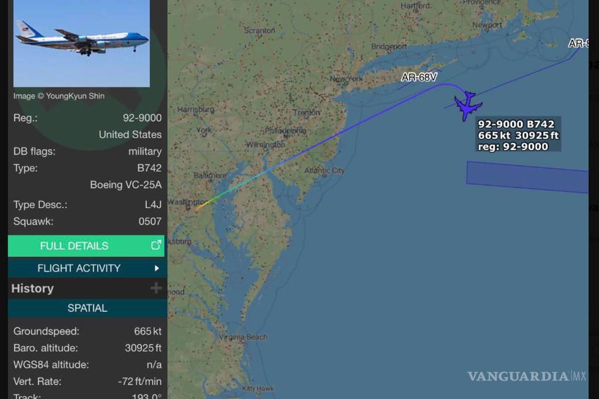 $!Imagen difundida por la cuenta en X @RapidResponse47 de La Casa Blanca de la ruta del Air Force 1 del presidente de EU, Donald Trump, presentó problema eléctrico menor” cuando iniciaba su viaje rumbo al Foro Mundial Económico Davos.