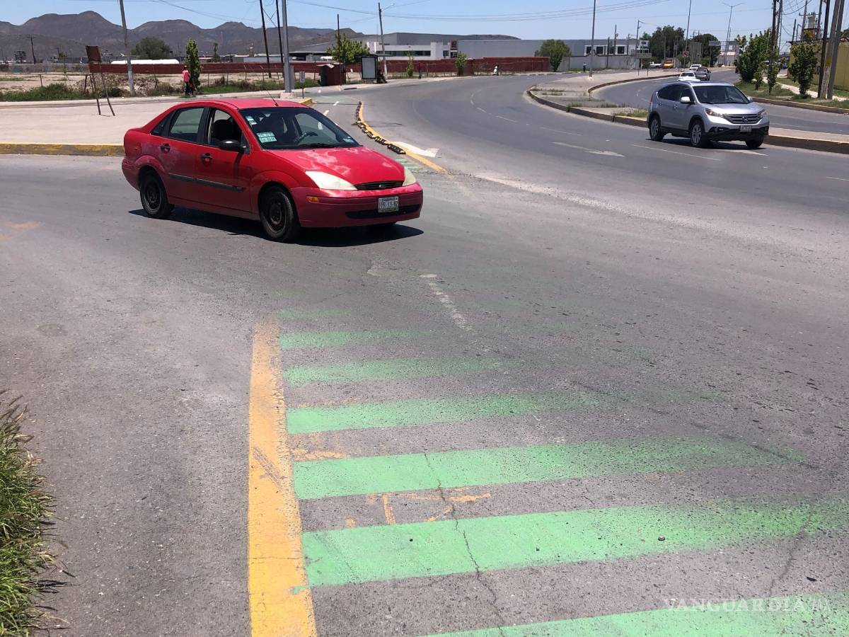 $!En cuatro meses automovilistas saltillenses destruyen tramo de ciclovía rehabilitada