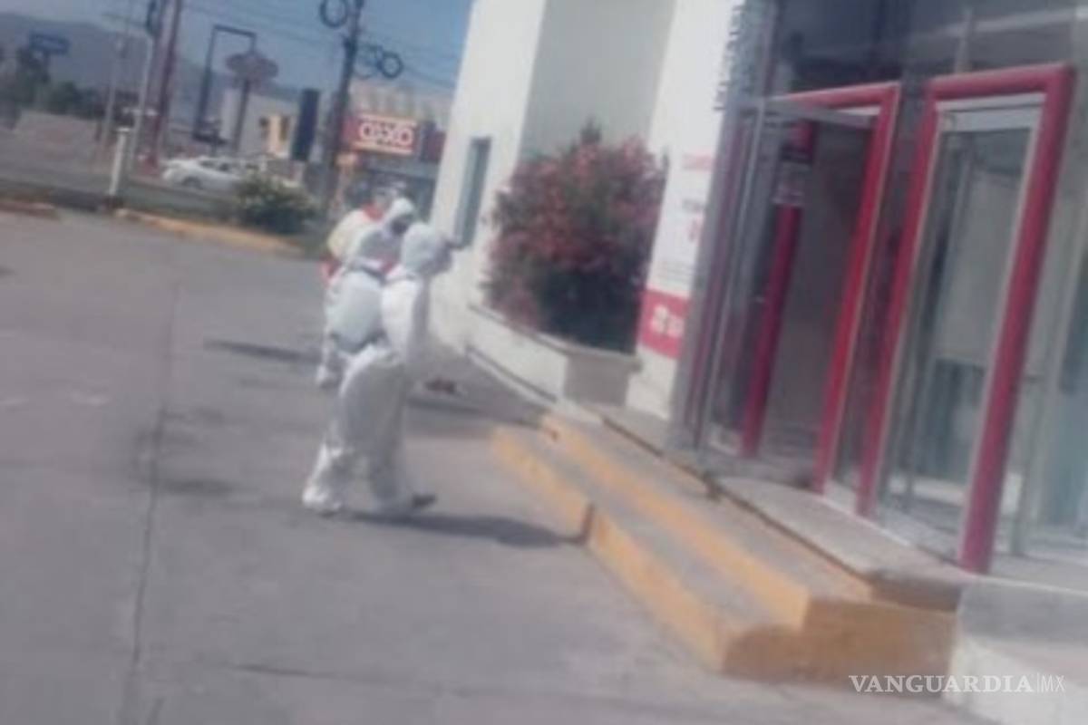 Sanitizan exteriores de sucursales bancarias en Monclova, Coahuila