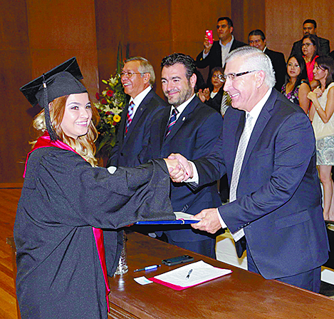 Egresan con título de la Facultad de Sistemas en Saltillo