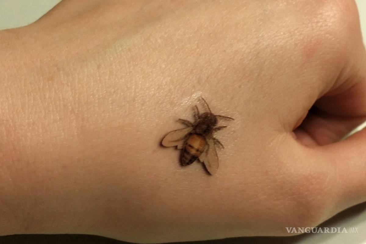 Tatuajes de abejas; muestra de solidaridad con víctimas de Manchester Arena