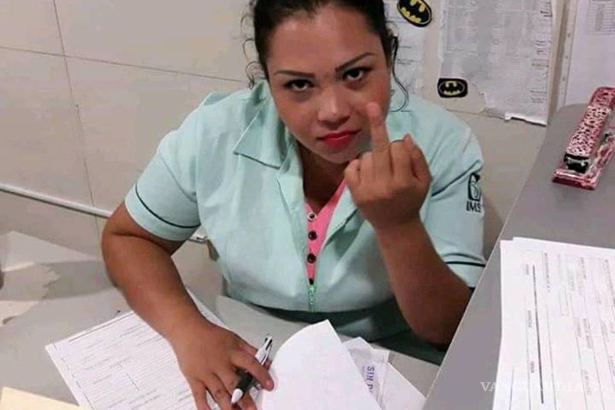 Trabajadora del IMSS le pinta el dedo a un derechohabiente; ella lo niega tras hacerse viral
