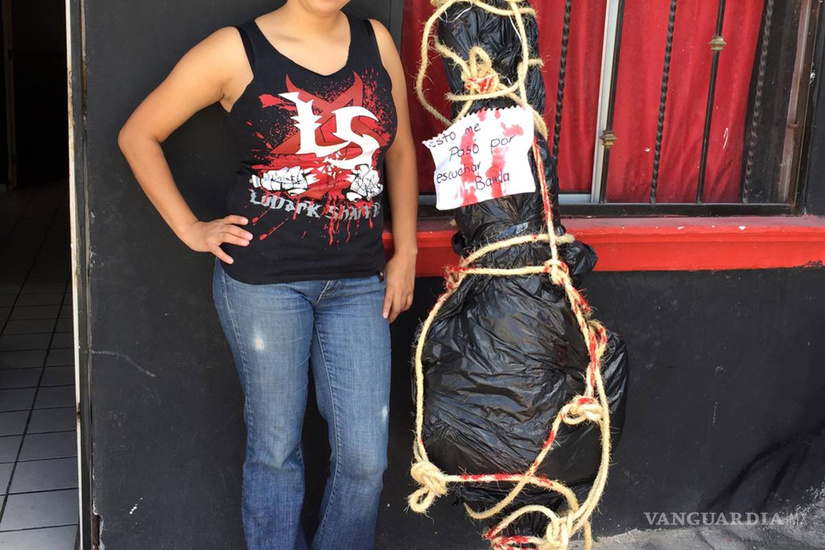 Policía pide a familia de Saltillo retirar macabra decoración de Halloween