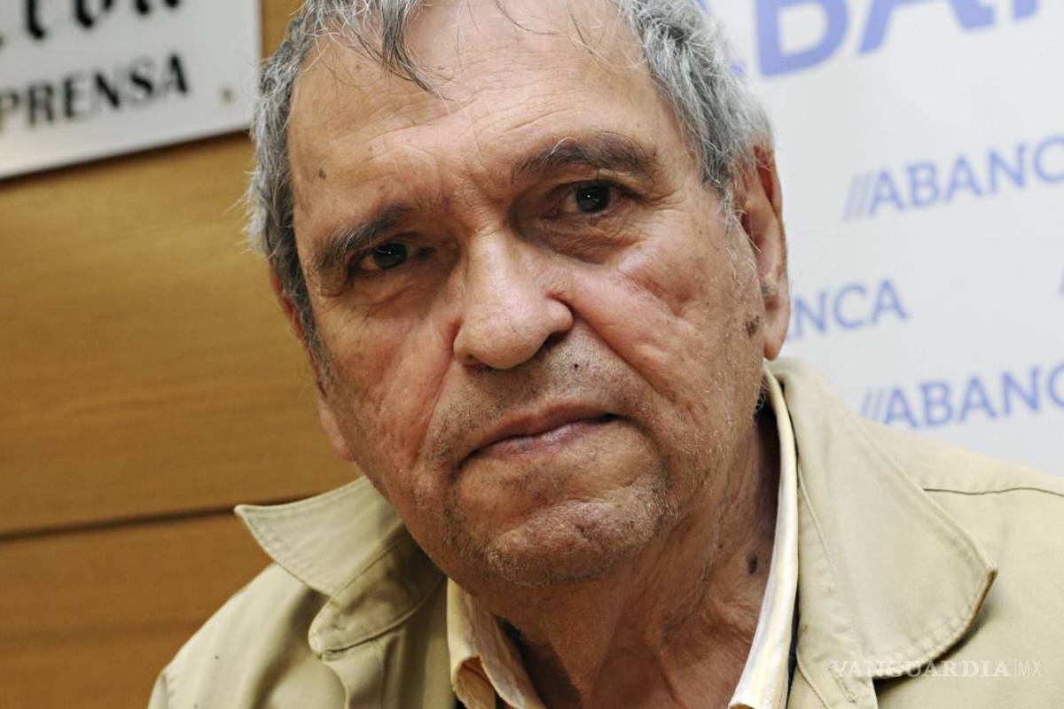 Rafael Cadenas está revisando textos sin publicar para editar una nueva obra