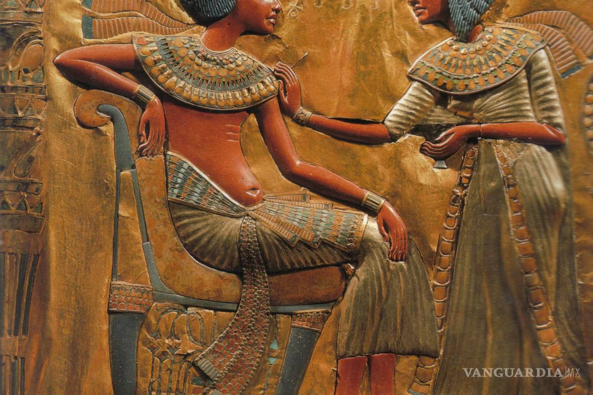 $!Representación mural en color y en relieve de una escena faraónica de una de las dinastías del Antiguo Egipto.