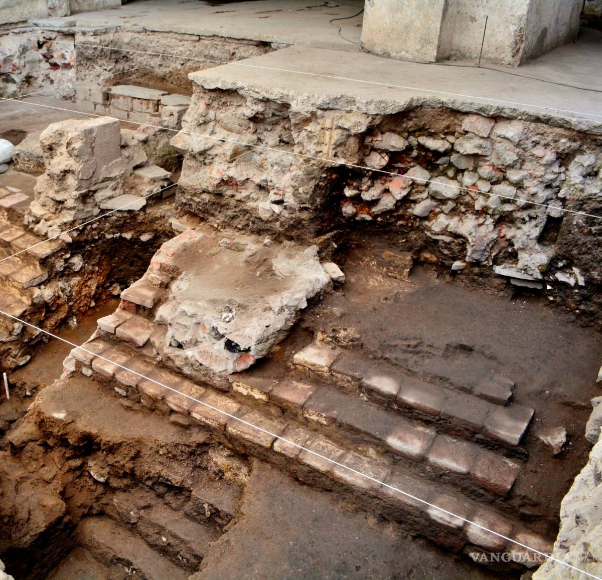 $!Encuentran restos de principal cancha de juego de pelota de Tenochtitlan