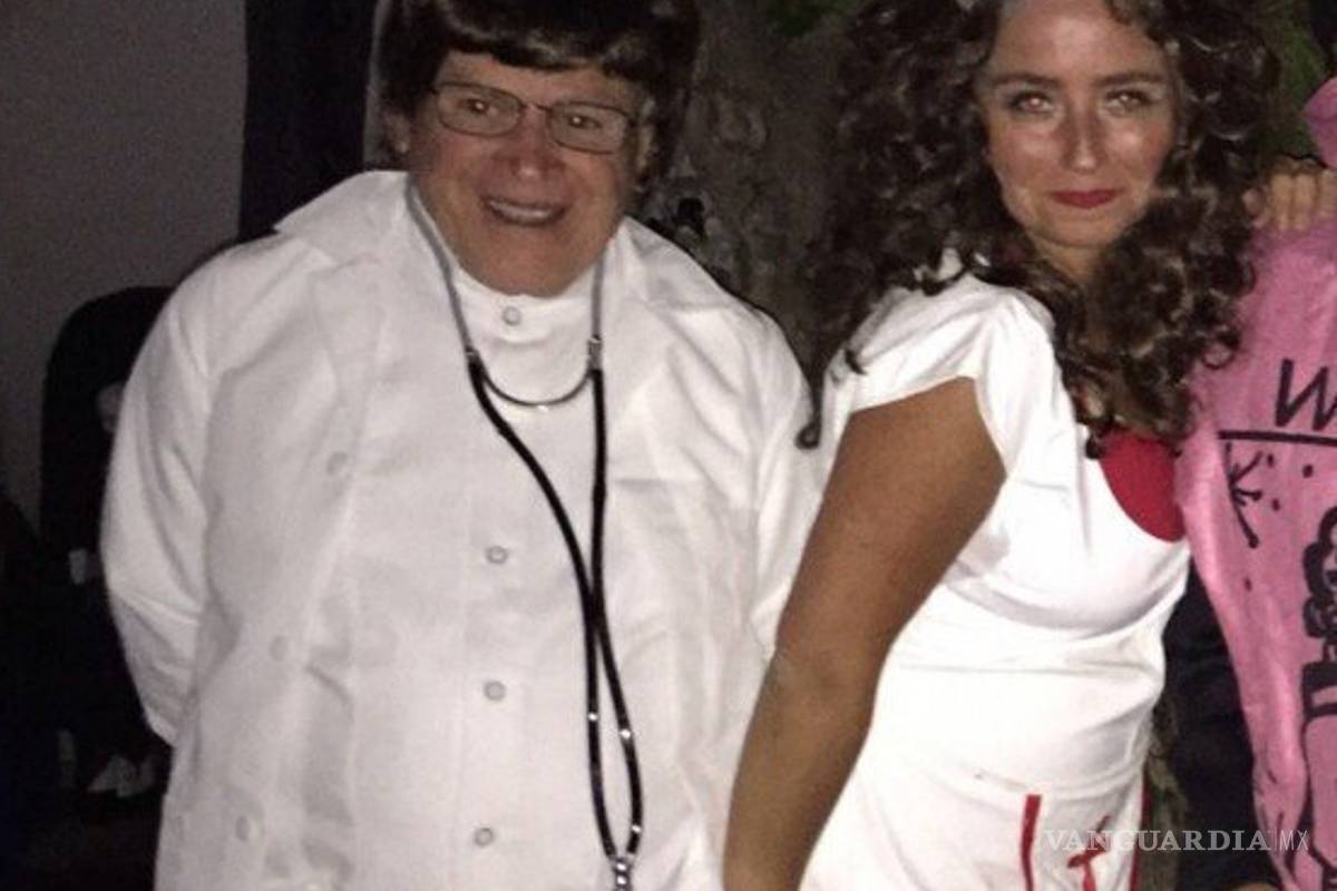 Difunden imágenes del Obispo Raúl Vera en fiesta de disfraces