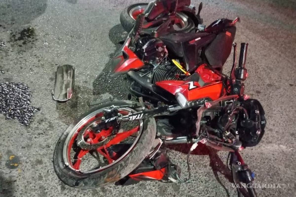 Menores sufren fracturas tras chocar contra un taxi