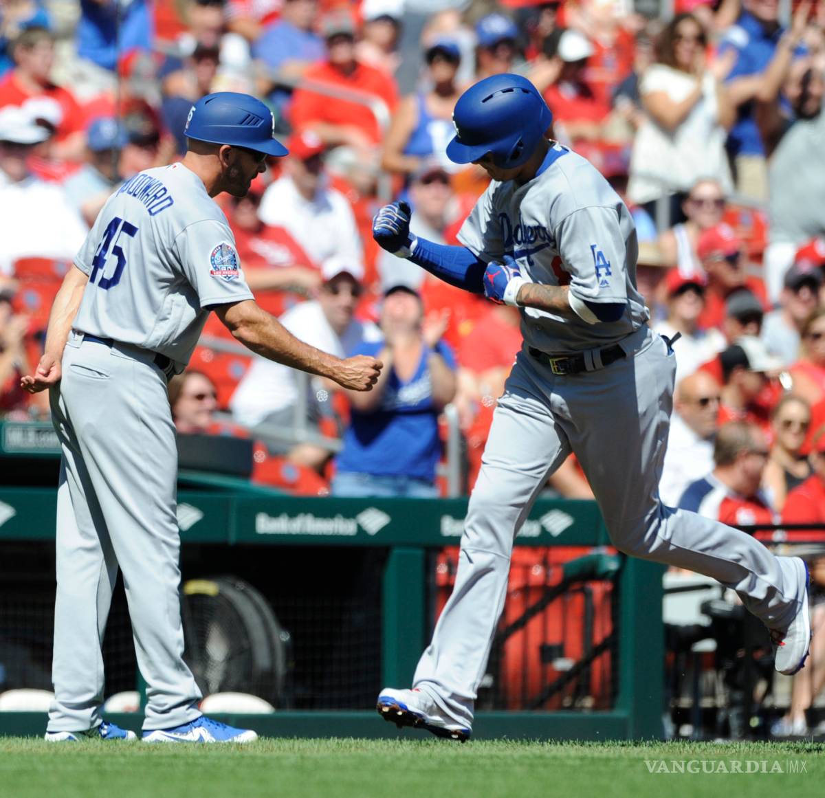 $!¡¿De qué estás hecho Puig?! El cubano pega tres 'bombazos' para dar paliza a los Cardenales