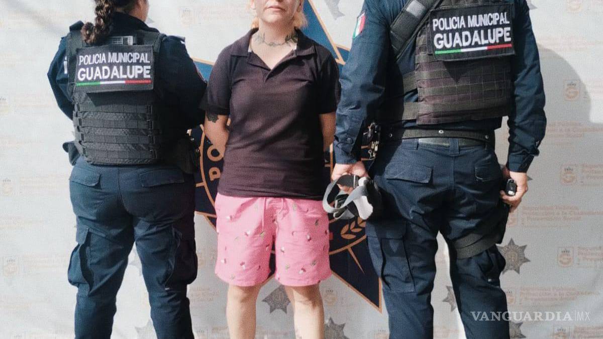 Mujer en Nuevo León denuncia a su exnovia por amenazas; la detienen por posesión de droga