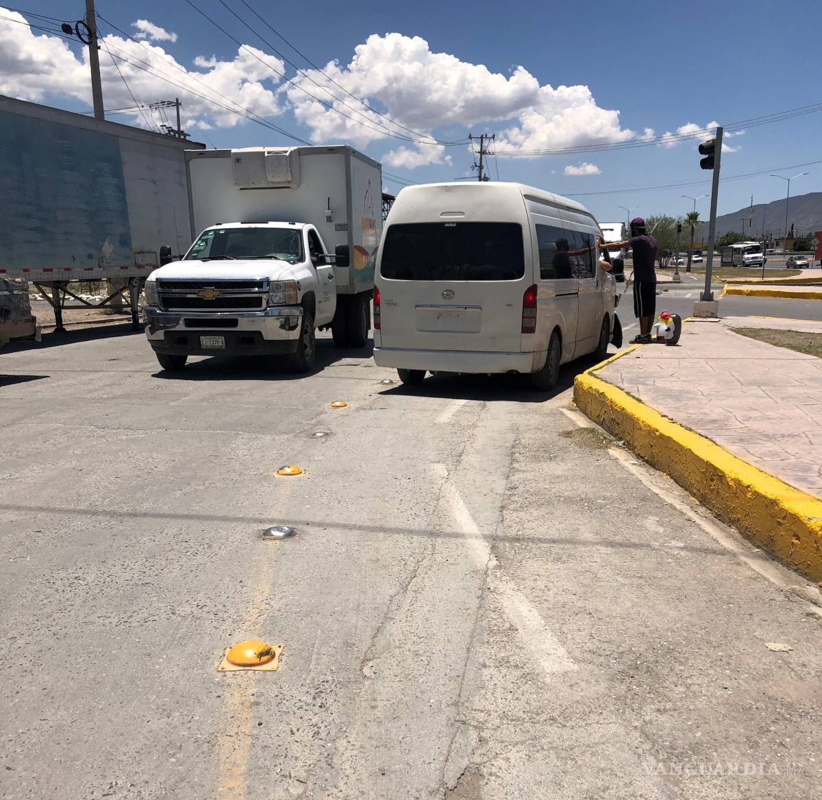 $!En cuatro meses automovilistas saltillenses destruyen tramo de ciclovía rehabilitada