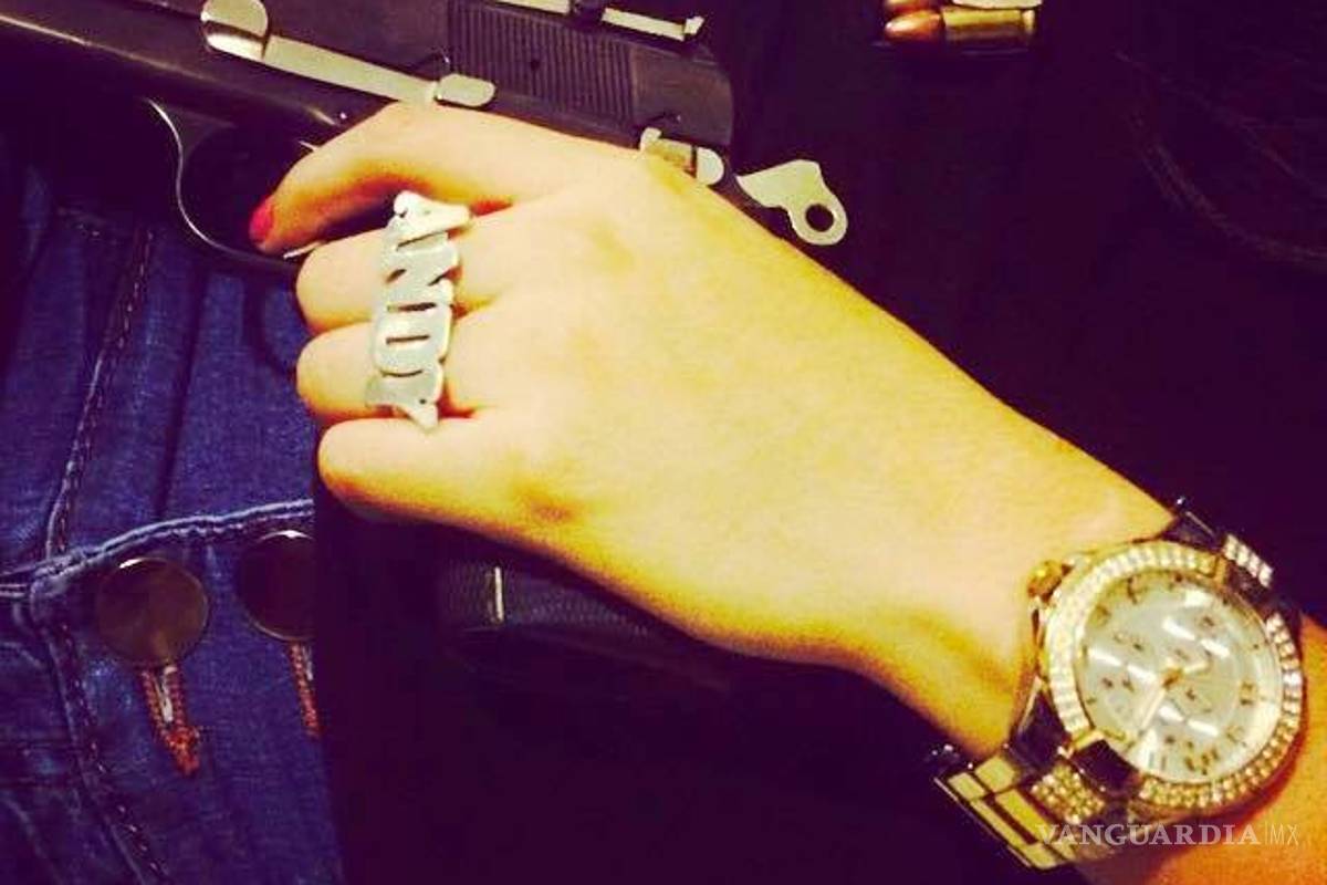 Las 'buchonas', novias y amantes del narco