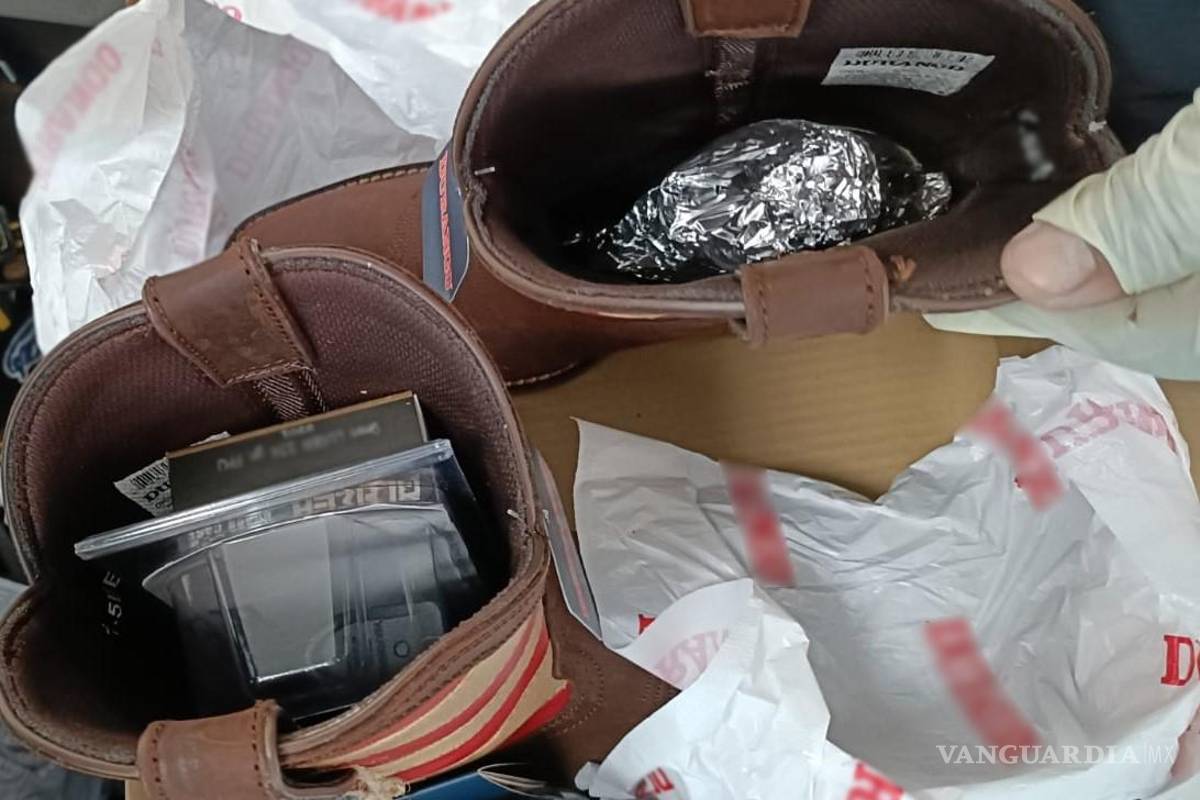 Decomisan en aduana de Acuña arma y cartuchos; venían ocultos en botas vaqueras