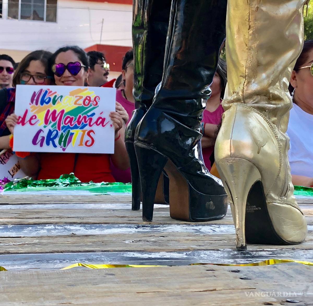 $!Saltillo se llena de arcoiris; desfile LGBTTI+ se extiende por las principales calles de la ciudad