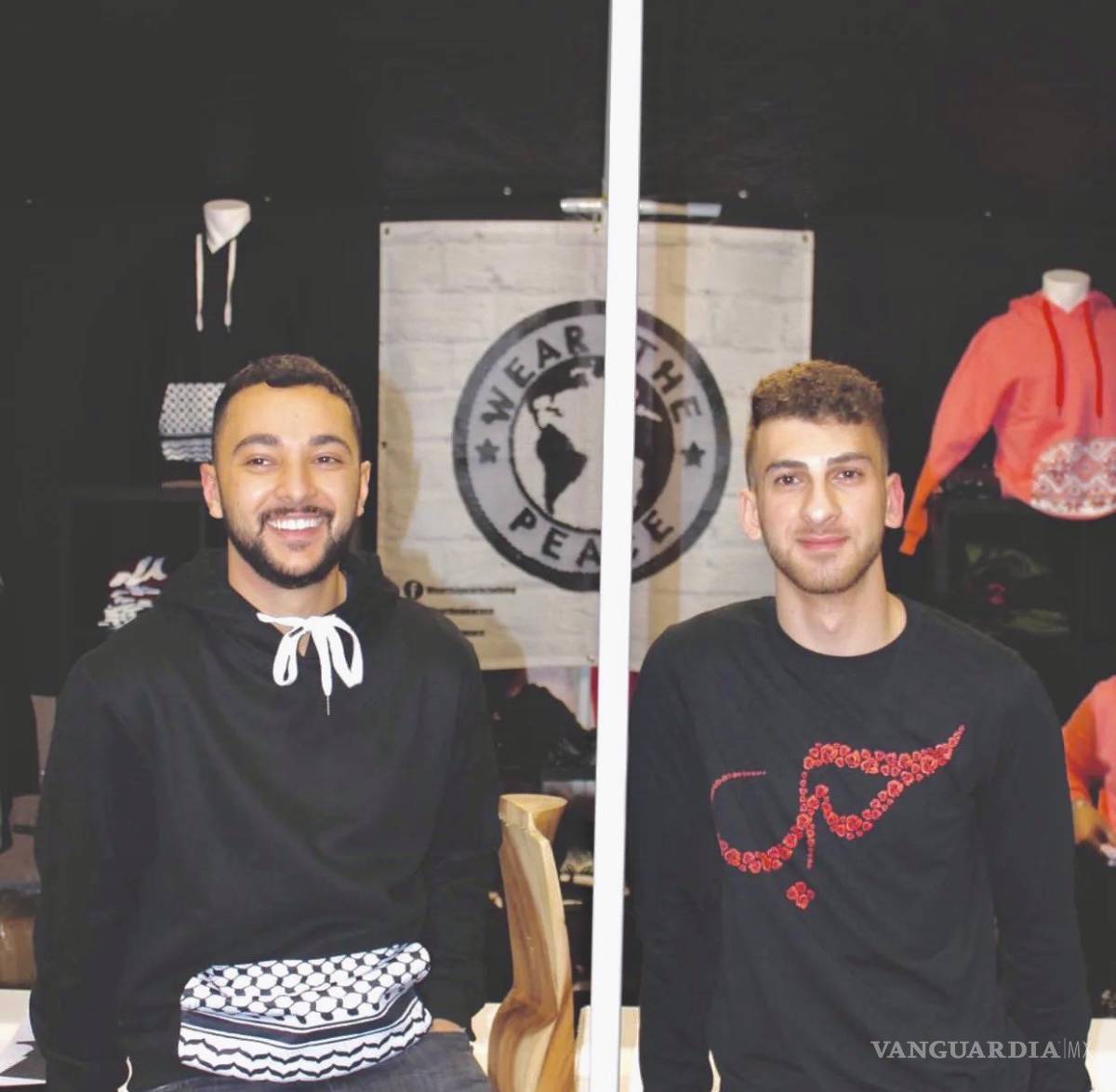 $!Murad Nofal y Mustafa Mabruk, de “Wear the Peace”, con sede en Chicago.