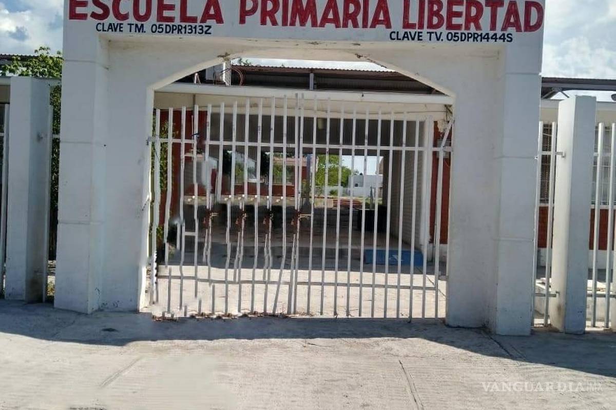 Toman madres de familia primaria en Monclova por desvío de recursos; exigen una investigación