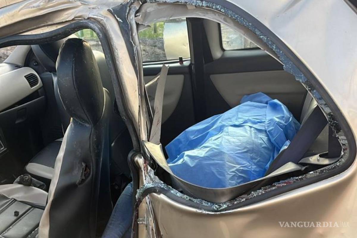 $!El Chevy colisionó contra el poste de concreto, donde perdieron la vida dos mujeres.